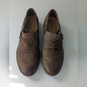 Clark's collection leather side zip shooties camzin Pace taupe size 6 women's